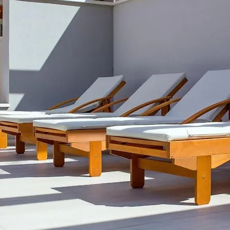 Villa Pool *