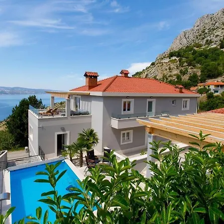 Villa Pool