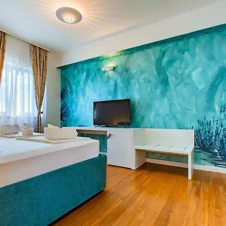 Villa Pool